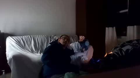 salis1981 online show from February 2, 2025, 4:15 am