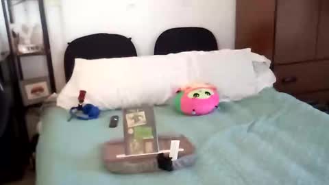 salis1981 online show from October 18, 2025, 6:19 pm