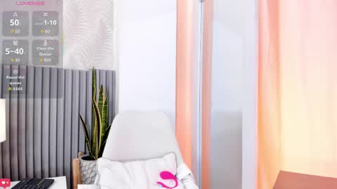 Silvia online show from October 30, 2025, 1:12 pm