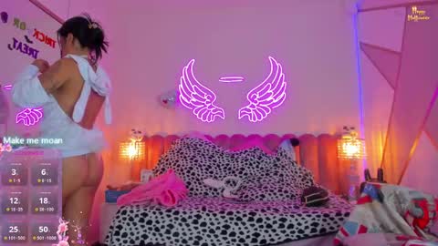 miss Sally online every night from 1am to 8am  Colombia time online show from October 31, 2025, 10:05 am