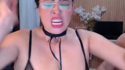 Snapshot of salome_010 chatting on June 11, 2026, 12:32 am Salome online show from June 11, 2026, 12:32 am