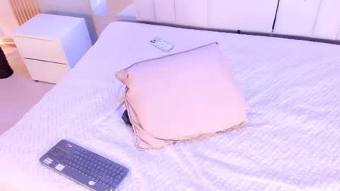 Snapshot of salomebenz_01 chatting on April 27, 2026, 9:57 pm Salome benz online show from April 27, 2026, 9:57 pm