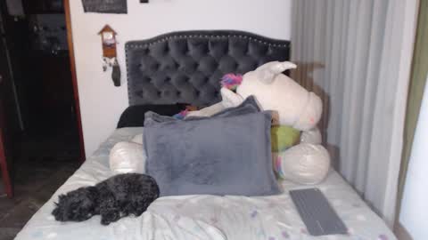 yenny online show from March 27, 2026, 4:40 am