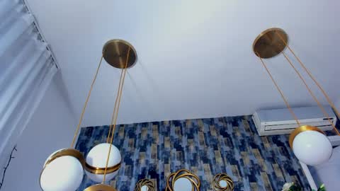 Salome Larzon online show from April 11, 2026, 7:45 am