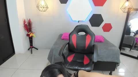 martina online show from February 4, 2025, 3:22 am