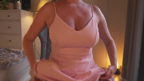 Snapshot of saltedhoney chatting on February 21, 2026, 3:24 pm IsaBella- online show from February 21, 2026, 3:24 pm