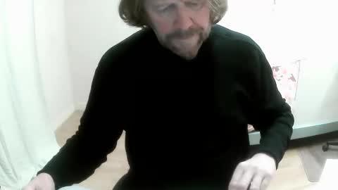 Snapshot of saltimbanquier chatting on December 6, 2024, 1:00 pm Saltimbanquier  Salt  ou  Banquier  online show from December 6, 2024, 1:00 pm