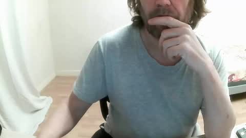 Snapshot of saltimbanquier chatting on January 17, 2025, 2:50 pm Saltimbanquier  Salt  ou  Banquier  online show from January 17, 2025, 2:50 pm