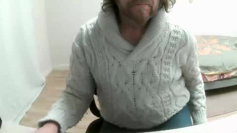 Snapshot of saltimbanquier chatting on February 10, 2025, 12:50 pm Saltimbanquier  Salt  ou  Banquier  online show from February 10, 2025, 12:50 pm