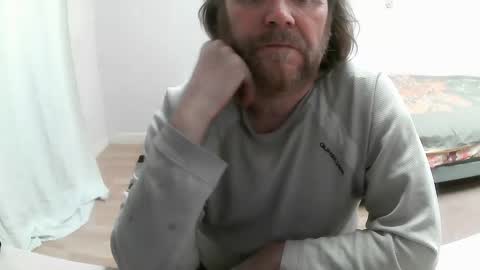 Snapshot of saltimbanquier chatting on February 17, 2025, 2:59 pm Saltimbanquier  Salt  ou  Banquier  online show from February 17, 2025, 2:59 pm