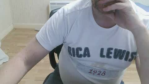 Snapshot of saltimbanquier chatting on October 22, 2025, 12:05 pm Saltimbanquier  Salt  ou  Banquier  online show from October 22, 2025, 12:05 pm