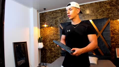 SALVATORE online show from January 18, 2025, 11:32 am