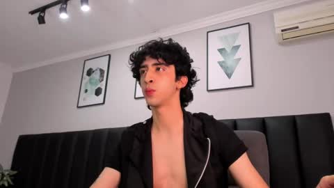 Snapshot of salvatore_monterey chatting on February 13, 2025, 9:06 pm salvatore online show from February 13, 2025, 9:06 pm