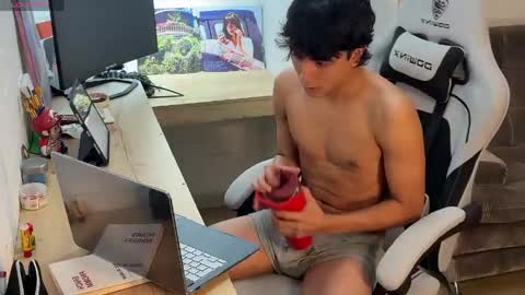 Snapshot of salvatore_montt chatting on April 21, 2026, 12:45 am salvatore_montt online show from April 21, 2026, 12:45 am