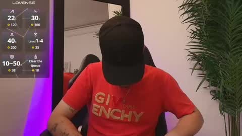 Salvatore  online show from September 30, 2025, 11:43 pm