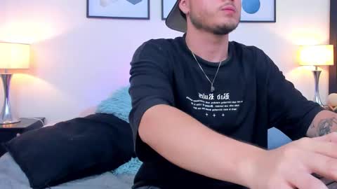 Salvatore  online show from November 3, 2025, 4:36 am