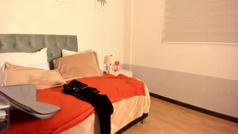 Snapshot of sam_and_molly chatting on January 28, 2025, 1:29 am Sam and Molly online show from January 28, 2025, 1:29 am