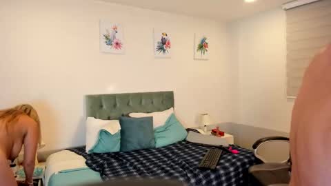 Snapshot of sam_and_molly chatting on February 12, 2025, 10:04 pm Sam and Molly online show from February 12, 2025, 10:04 pm