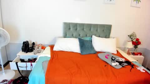 Snapshot of sam_and_molly chatting on February 13, 2025, 10:43 pm Sam and Molly online show from February 13, 2025, 10:43 pm