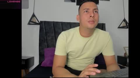 Snapshot of sam_boy_kinky chatting on September 14, 2025, 11:59 pm sam_boy_kinky online show from September 14, 2025, 11:59 pm