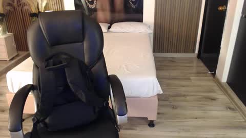 SAM MANSON online show from September 17, 2025, 12:51 pm