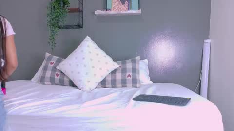   online show from September 22, 2025, 11:34 am