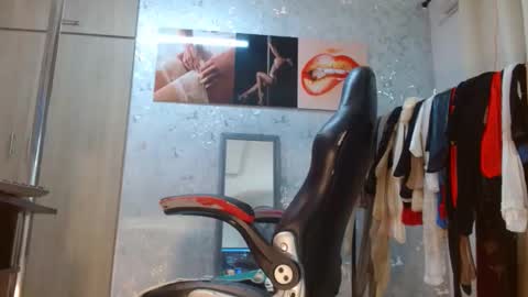 Snapshot of samanta_brownn_ chatting on May 17, 2026, 11:28 am samanta online show from May 17, 2026, 11:28 am