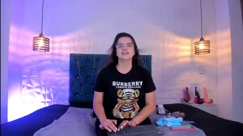 samantha_foxyy online show from April 19, 2026, 11:42 am