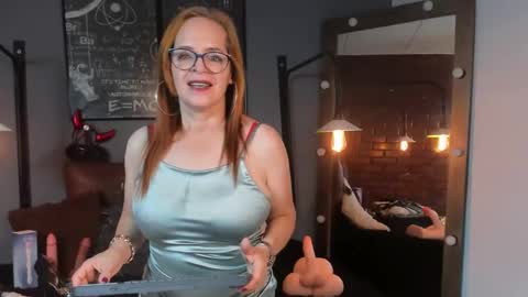 Snapshot of samantha_mature56 chatting on February 4, 2025, 4:50 pm Sam online show from February 4, 2025, 4:50 pm