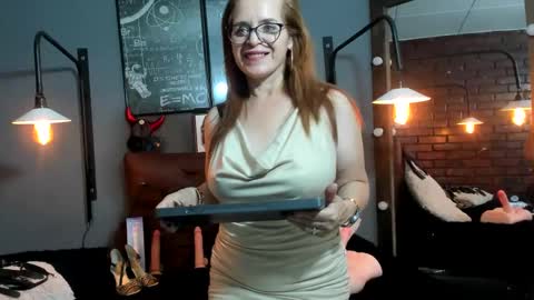 Snapshot of samantha_mature56 chatting on February 10, 2025, 1:55 pm Sam online show from February 10, 2025, 1:55 pm