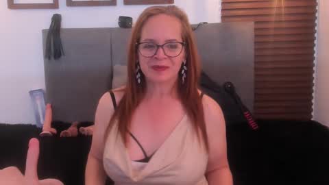 Snapshot of samantha_mature56 chatting on March 7, 2025, 5:28 pm Sam online show from March 7, 2025, 5:28 pm
