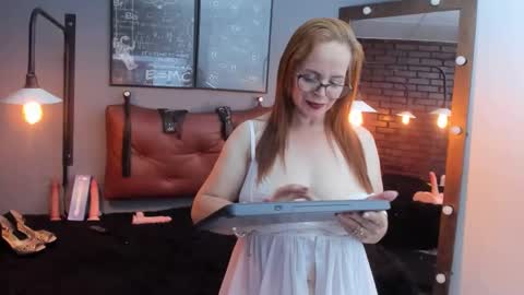 Snapshot of samantha_mature56 chatting on March 12, 2025, 2:01 pm Sam online show from March 12, 2025, 2:01 pm