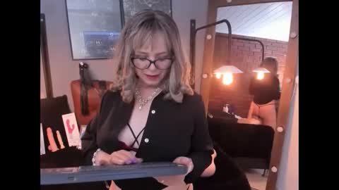 Snapshot of samantha_mature56 chatting on September 10, 2025, 7:52 am Sam online show from September 10, 2025, 7:52 am