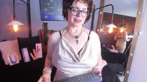 Snapshot of samantha_mature56 chatting on September 24, 2025, 10:29 am Sam online show from September 24, 2025, 10:29 am