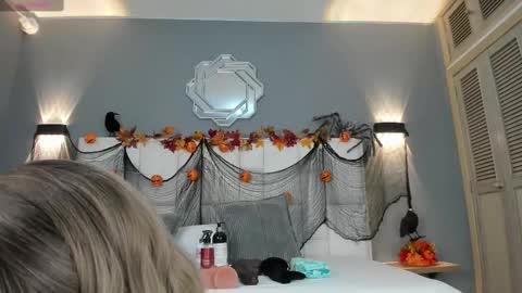  Samanthaa online show from October 18, 2025, 11:44 am