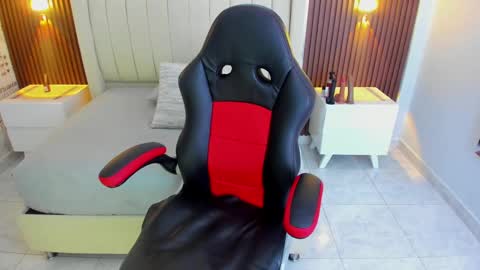    online show from September 23, 2025, 8:01 pm