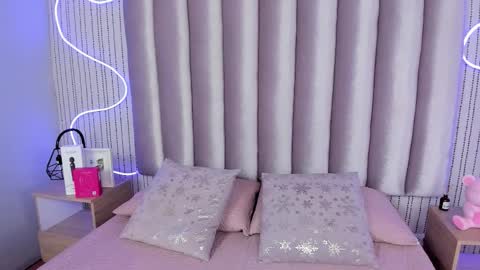 Alejandra  online show from January 14, 2026, 12:33 pm