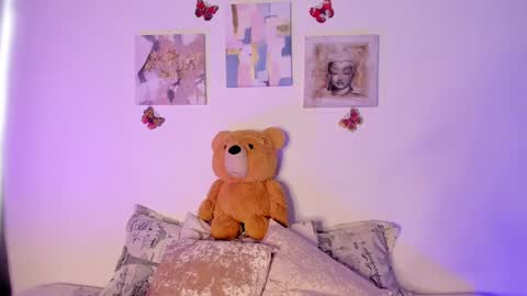 Samara is my name a pleasure delighted that you are here leave your thumb up it is important to me online show from February 2, 2025, 7:46 pm