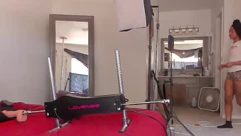 Yaya online show from March 25, 2026, 7:09 pm