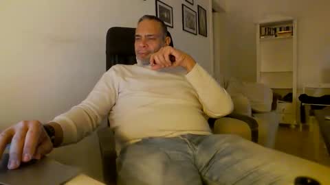 Snapshot of samcool67 chatting on January 11, 2025, 8:54 pm Sam online show from January 11, 2025, 8:54 pm