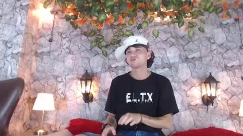 samueel_hilton online show from December 13, 2024, 4:11 am