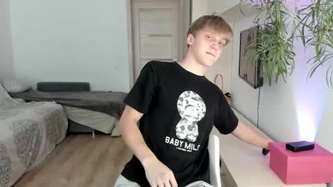 Snapshot of samuel_clark chatting on October 16, 2025, 9:21 am Sam online show from October 16, 2025, 9:21 am