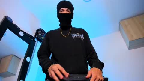   online show from September 9, 2025, 9:53 am