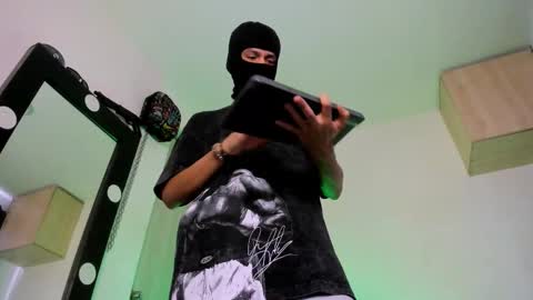   online show from September 17, 2025, 9:05 pm