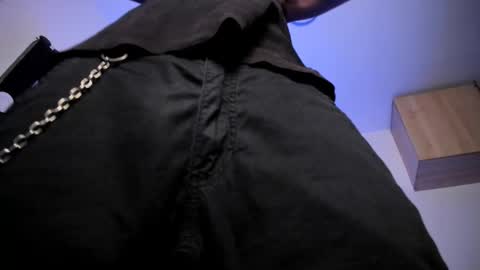   online show from September 30, 2025, 5:23 am