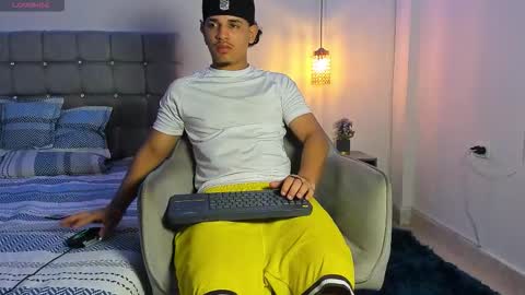 samxx_muscle online show from October 5, 2025, 1:42 pm