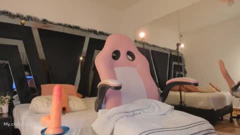 Snapshot of samy_ross_ chatting on December 11, 2024, 1:58 am Find me at when im offline here. online show from December 11, 2024, 1:58 am