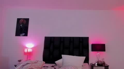 Snapshot of sander_mila chatting on February 20, 2025, 3:12 am MilaSander online show from February 20, 2025, 3:12 am