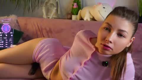 Emma  online show from April 9, 2026, 6:19 am