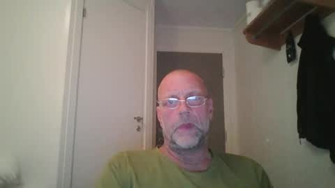 sandnesrune523 online show from November 18, 2025, 6:45 pm